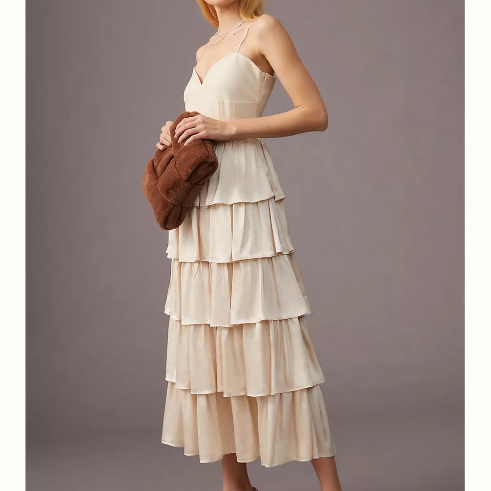 Endless rose tiered sweetheart dress